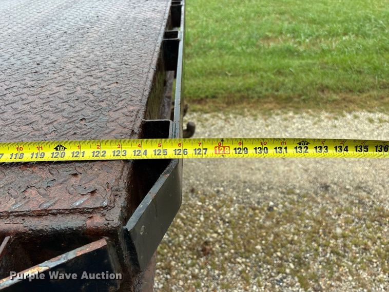 image for item FG0706 2002 International 4900 flatbed truck