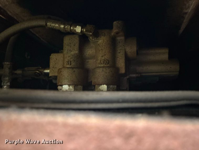 image for item FG0706 2002 International 4900 flatbed truck