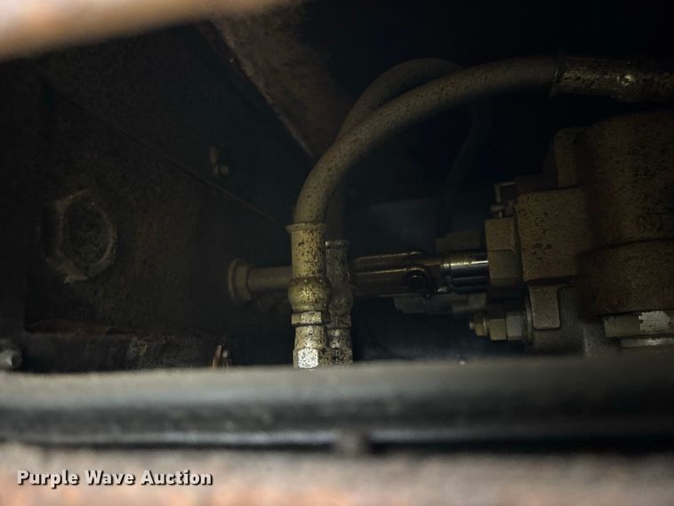 image for item FG0706 2002 International 4900 flatbed truck