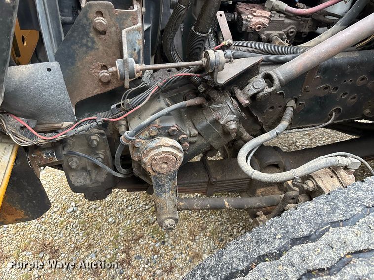 image for item FG0706 2002 International 4900 flatbed truck