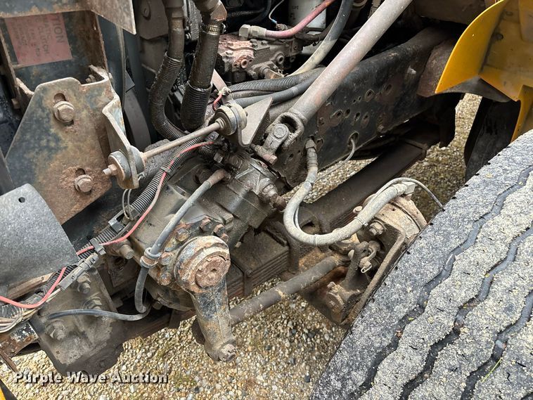 image for item FG0706 2002 International 4900 flatbed truck