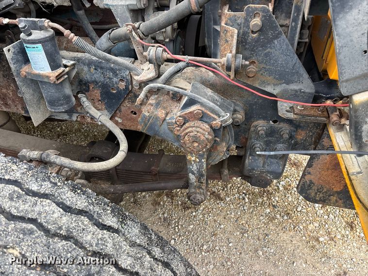 image for item FG0706 2002 International 4900 flatbed truck