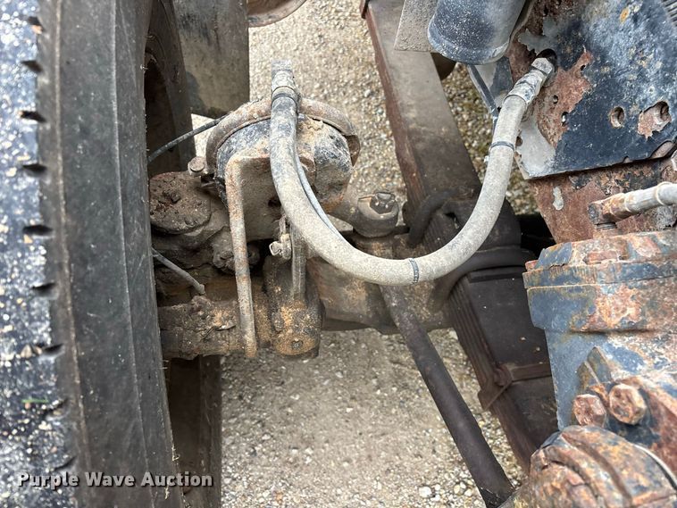 image for item FG0706 2002 International 4900 flatbed truck