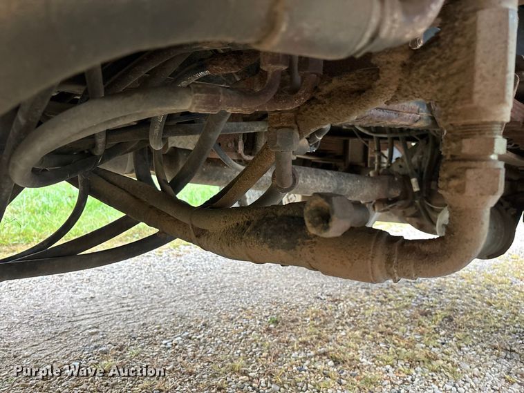 image for item FG0706 2002 International 4900 flatbed truck