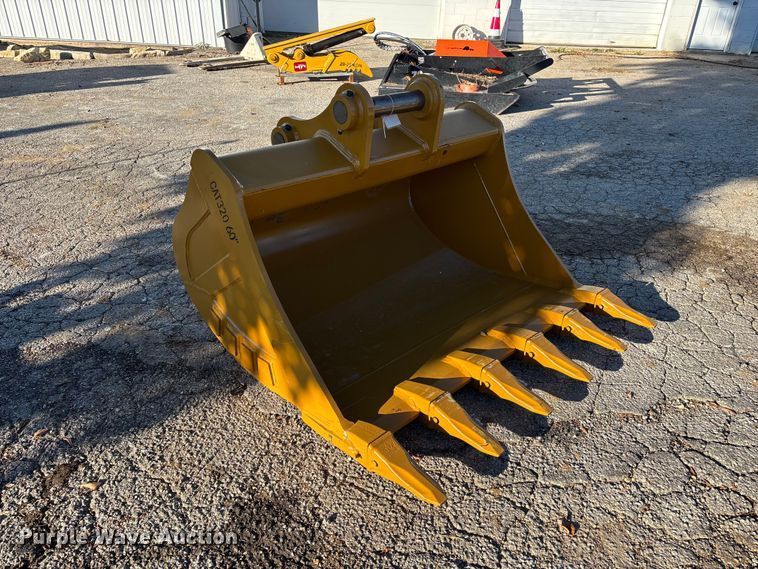 image for item FG0712 Warrior CAT320 excavator bucket