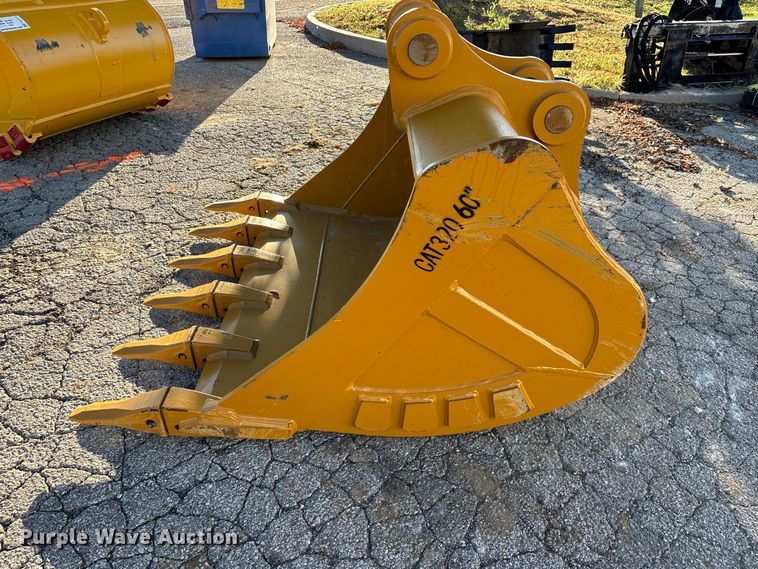 image for item FG0712 Warrior CAT320 excavator bucket