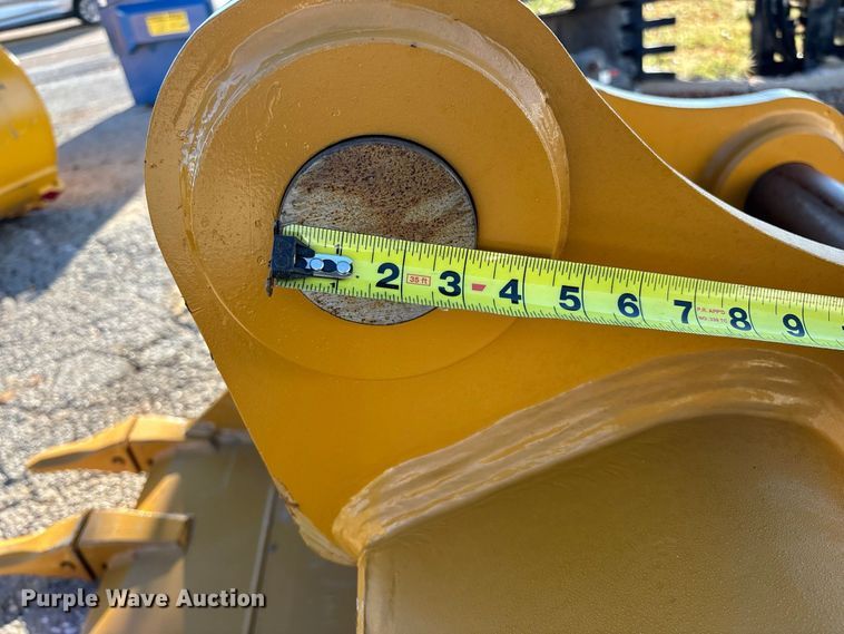 image for item FG0712 Warrior CAT320 excavator bucket