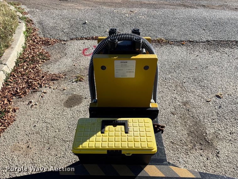 image for item FG0716 Lyals ALS680 skid steer post driver