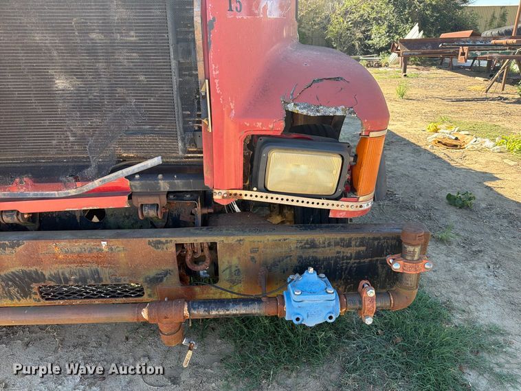 image for item FI0393 2001 Mack CH613 water truck