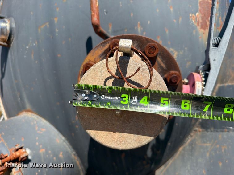 image for item FI0393 2001 Mack CH613 water truck