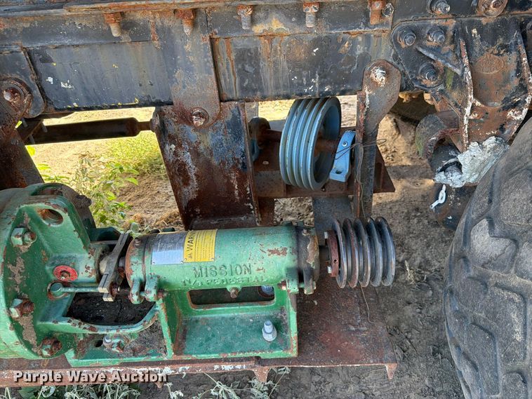 image for item FI0393 2001 Mack CH613 water truck