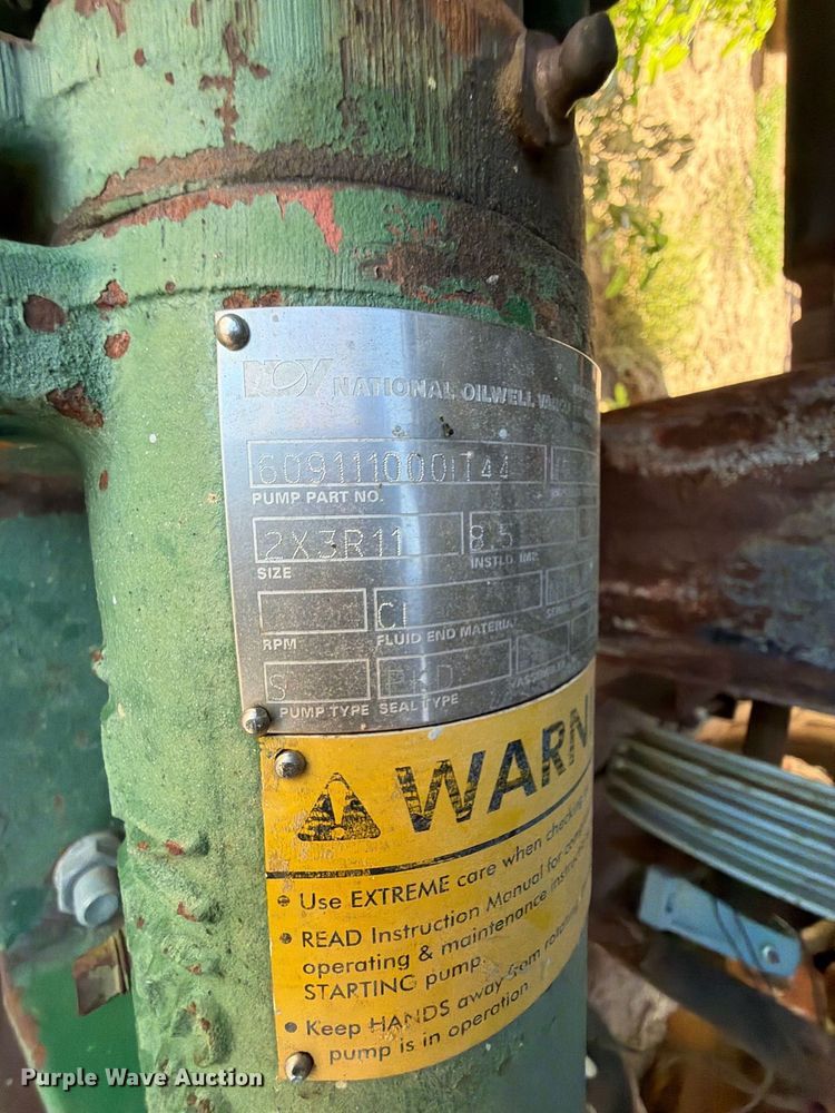 image for item FI0393 2001 Mack CH613 water truck