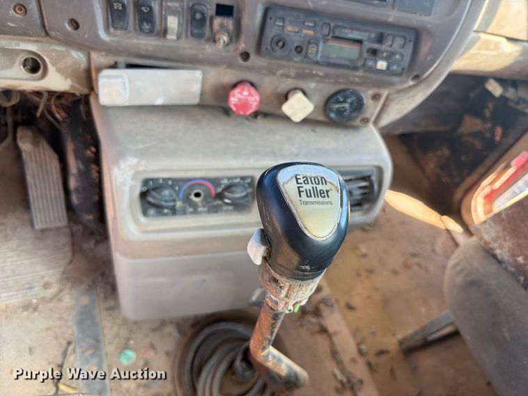 image for item FI0393 2001 Mack CH613 water truck