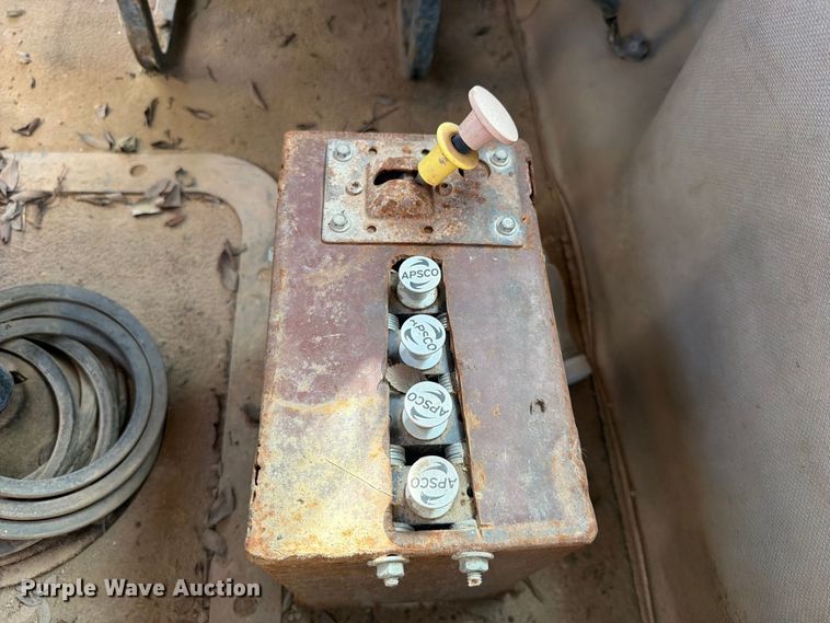 image for item FI0393 2001 Mack CH613 water truck