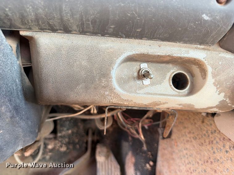 image for item FI0393 2001 Mack CH613 water truck