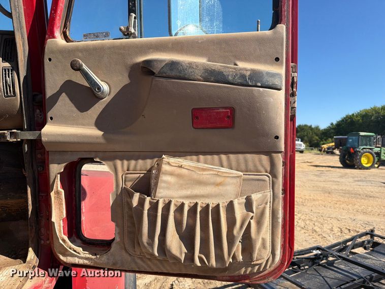 image for item FI0393 2001 Mack CH613 water truck