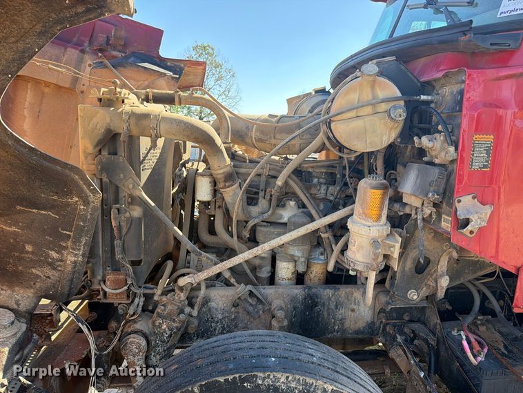image for item FI0393 2001 Mack CH613 water truck