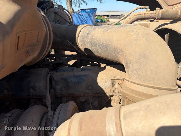 image for item FI0393 2001 Mack CH613 water truck