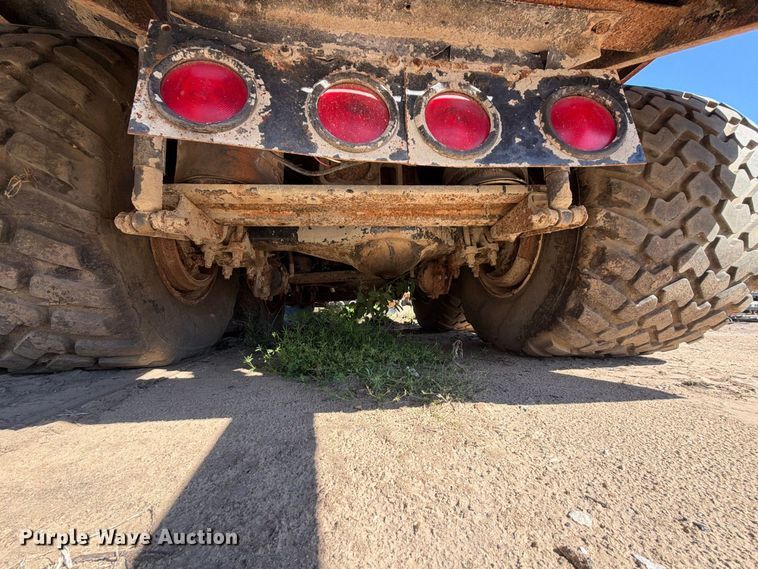 image for item FI0393 2001 Mack CH613 water truck