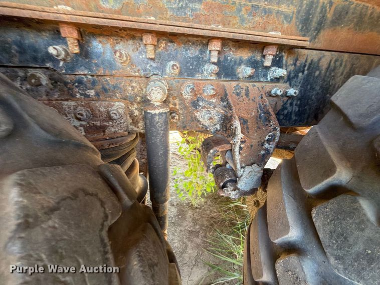 image for item FI0393 2001 Mack CH613 water truck
