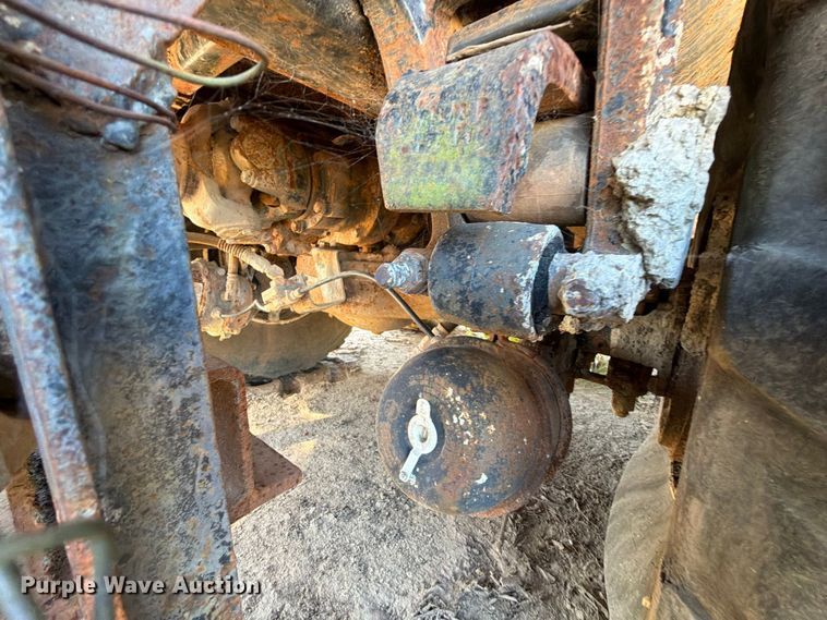 image for item FI0393 2001 Mack CH613 water truck