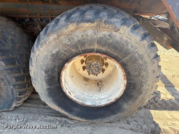 image for item FI0393 2001 Mack CH613 water truck