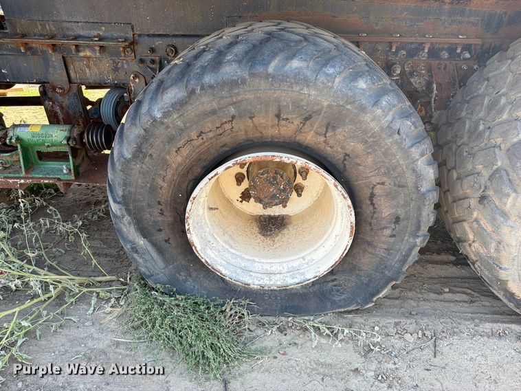 image for item FI0393 2001 Mack CH613 water truck