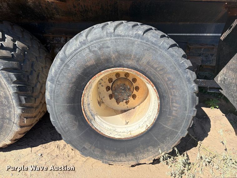 image for item FI0393 2001 Mack CH613 water truck