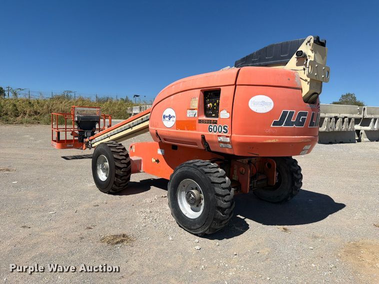 image for item FI0418 2008 JLG 600S boom lift