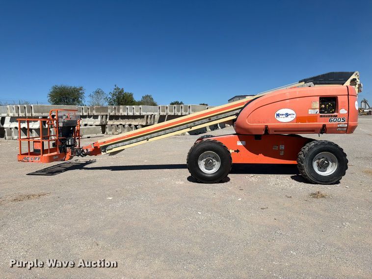 image for item FI0418 2008 JLG 600S boom lift