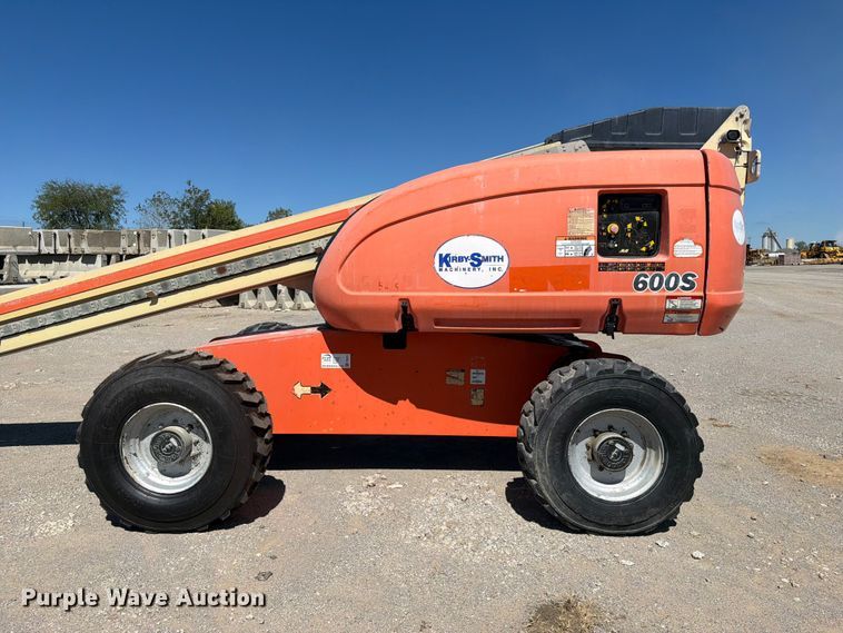 image for item FI0418 2008 JLG 600S boom lift
