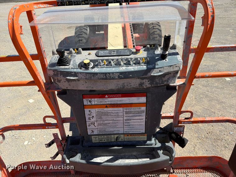image for item FI0418 2008 JLG 600S boom lift