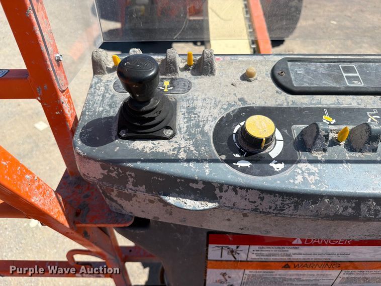 image for item FI0418 2008 JLG 600S boom lift