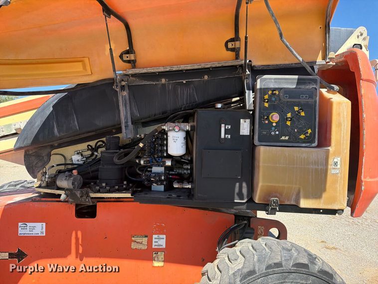 image for item FI0418 2008 JLG 600S boom lift