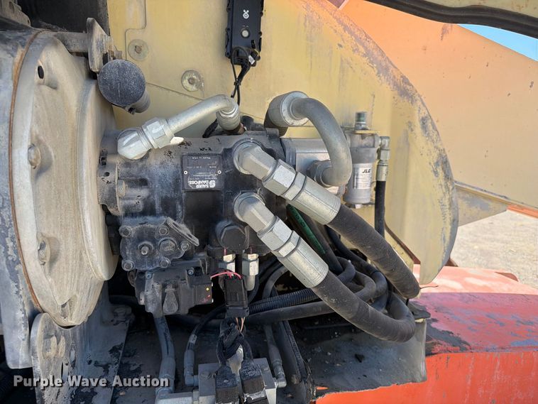 image for item FI0418 2008 JLG 600S boom lift