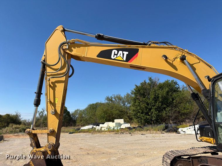 image for item FI0419 2013 Caterpillar 320E L excavator