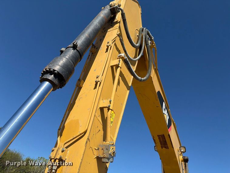 image for item FI0419 2013 Caterpillar 320E L excavator