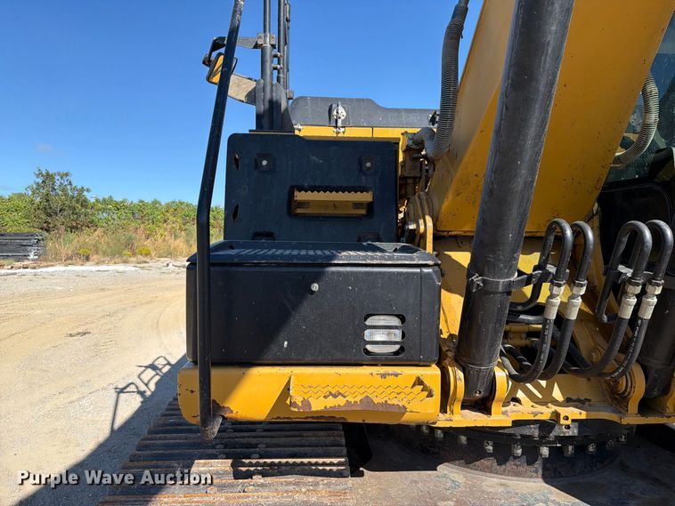image for item FI0419 2013 Caterpillar 320E L excavator