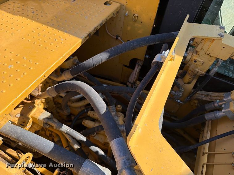 image for item FI0419 2013 Caterpillar 320E L excavator