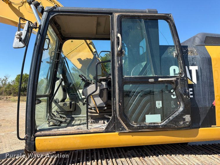 image for item FI0419 2013 Caterpillar 320E L excavator