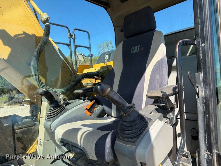 image for item FI0419 2013 Caterpillar 320E L excavator