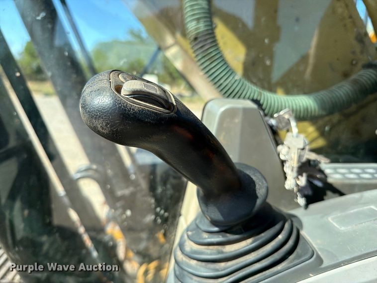 image for item FI0419 2013 Caterpillar 320E L excavator