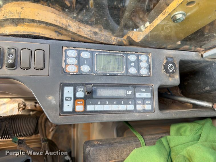 image for item FI0419 2013 Caterpillar 320E L excavator