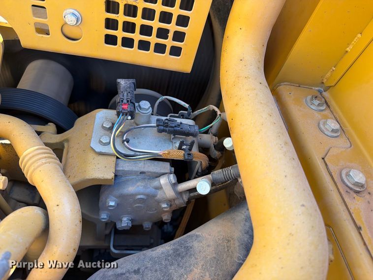 image for item FI0419 2013 Caterpillar 320E L excavator