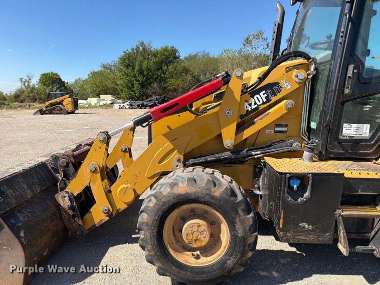 image for item FI0420 2016 Caterpillar 420F2IT backhoe