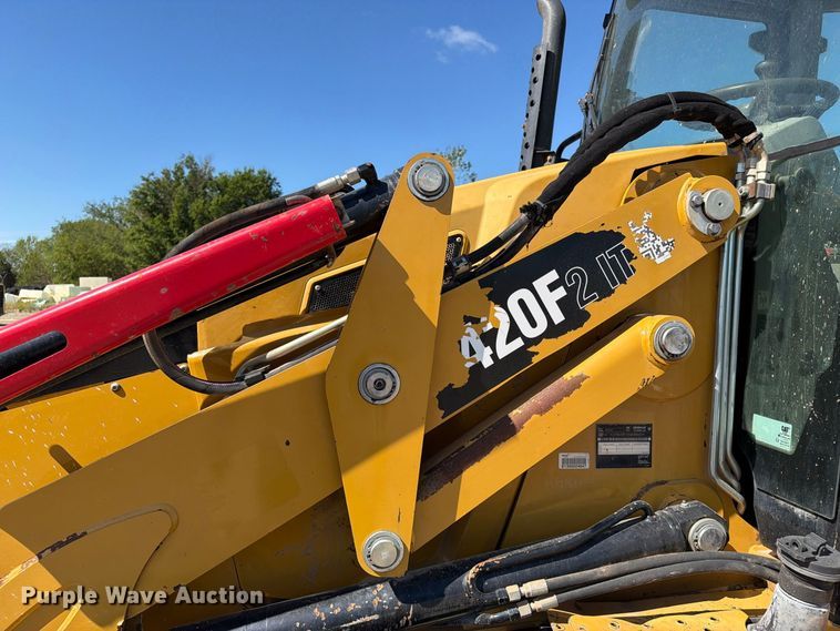 image for item FI0420 2016 Caterpillar 420F2IT backhoe