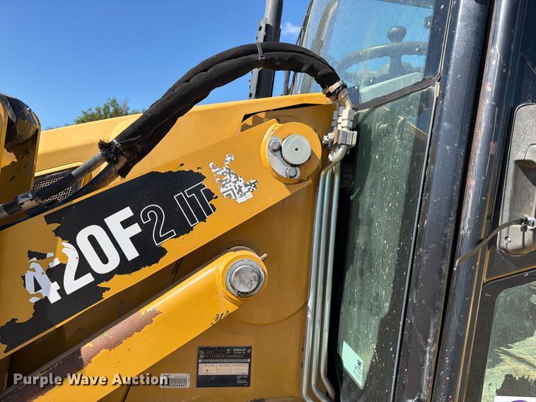 image for item FI0420 2016 Caterpillar 420F2IT backhoe
