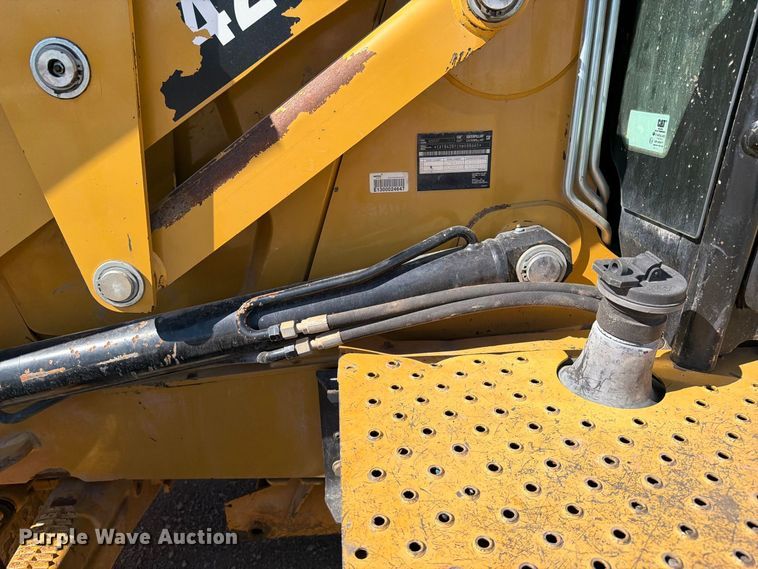 image for item FI0420 2016 Caterpillar 420F2IT backhoe