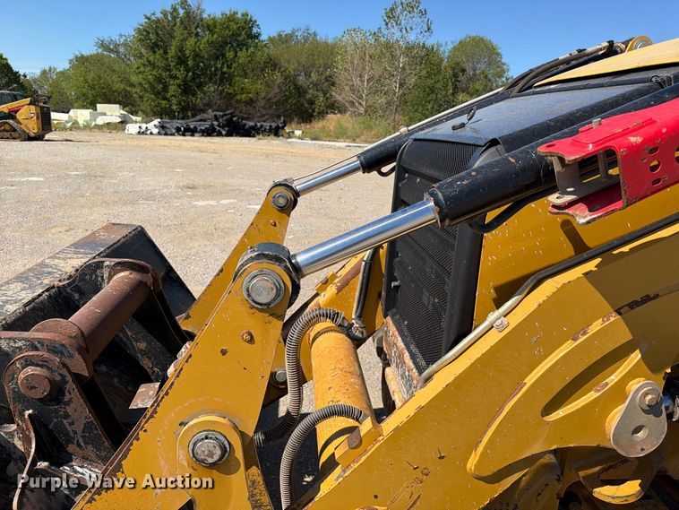 image for item FI0420 2016 Caterpillar 420F2IT backhoe