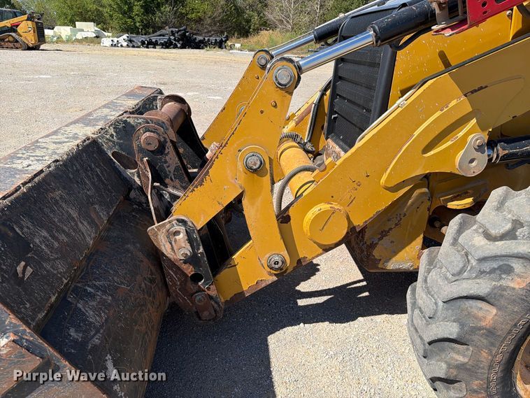 image for item FI0420 2016 Caterpillar 420F2IT backhoe